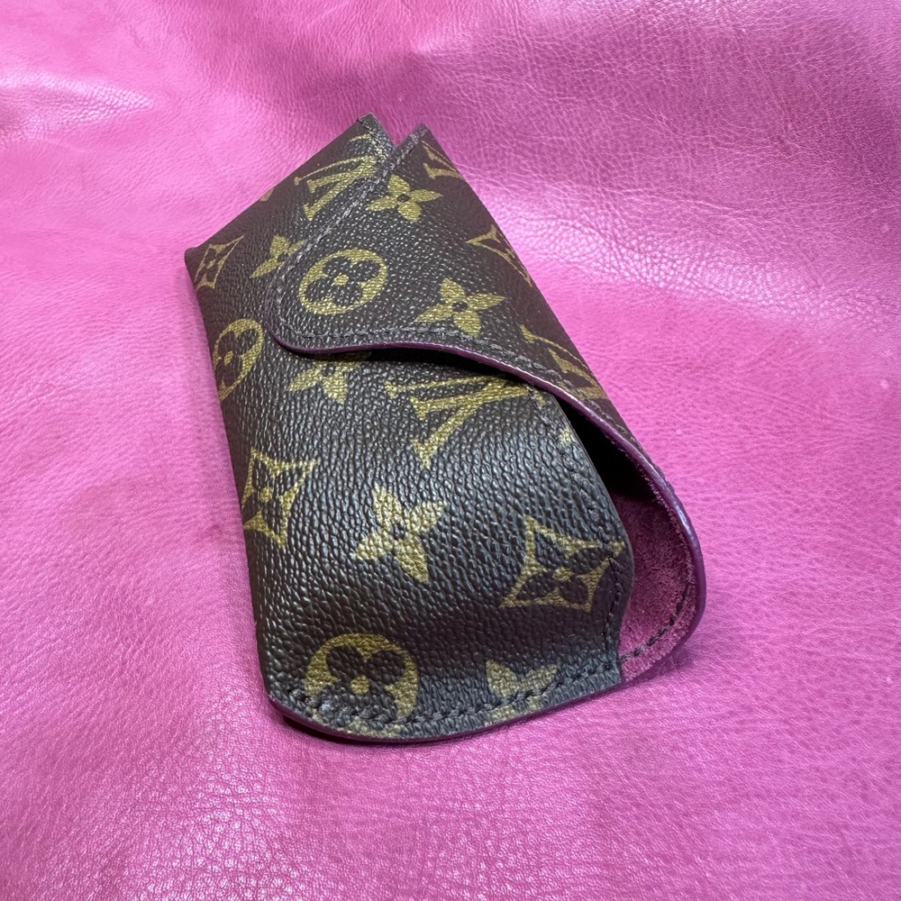 Leather Sunglasses Holders with magnetic closure